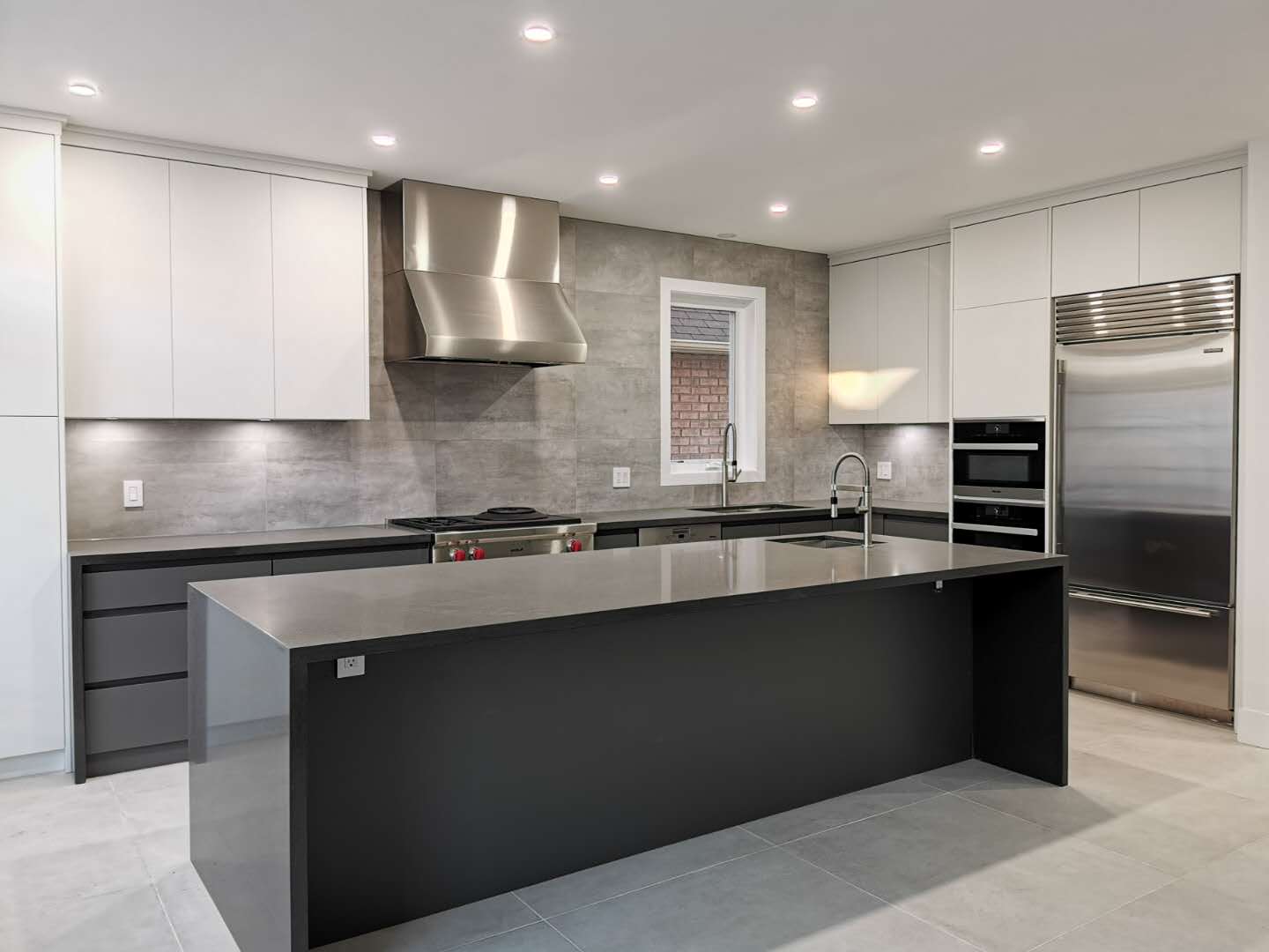 Modern & Contemporary Kitchen
