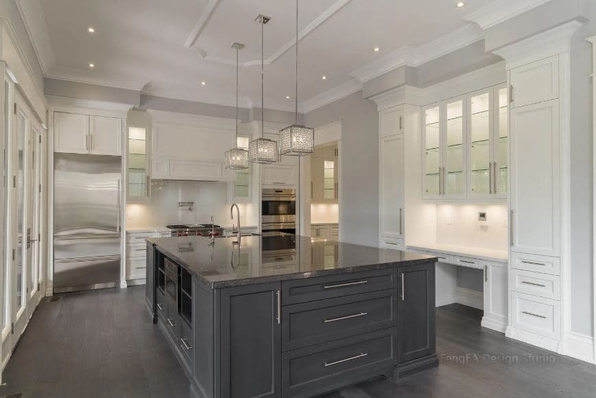 Transitional/Modern Kitchen Featuring Contrast Central Island with Square Column Cabinetry
