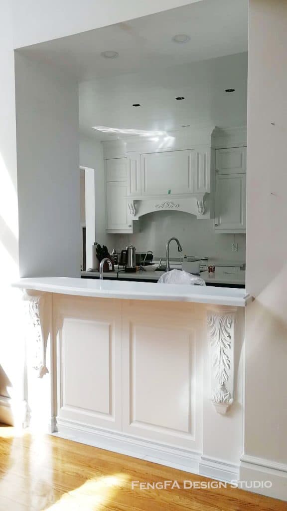 Traditional Kitchen in Sectional Design with White Finish Cabinetry and Contrast Island