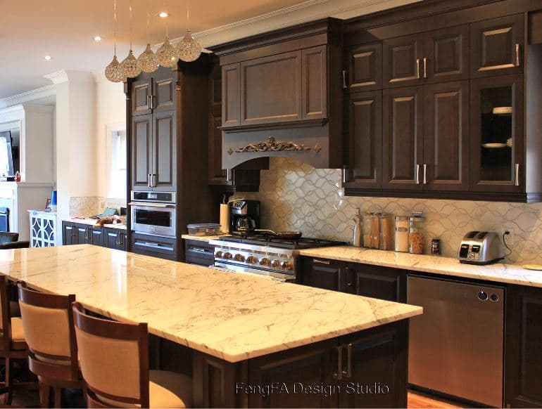 Traditional Kitchen with Maple Doors in Dark Stain Finish, L Shape Design, and Special Design Hood